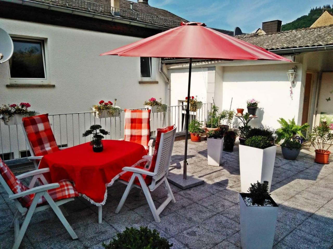 Living Above The Roofs Of Cochem Apartment Екстериор снимка